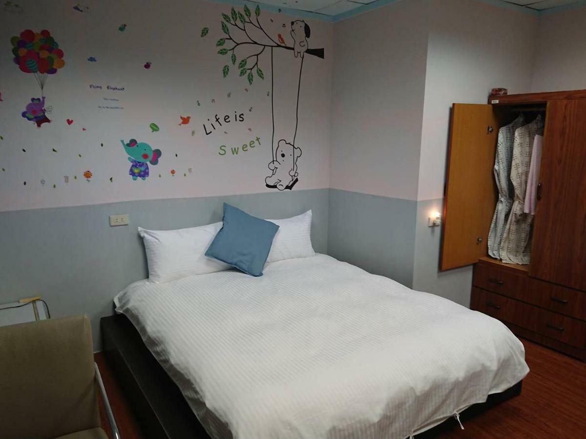 Papa Bear'S Guesthouse Taichung Exterior foto